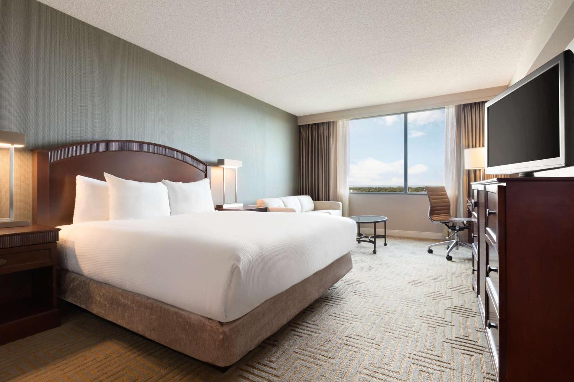 Hilton East Brunswick