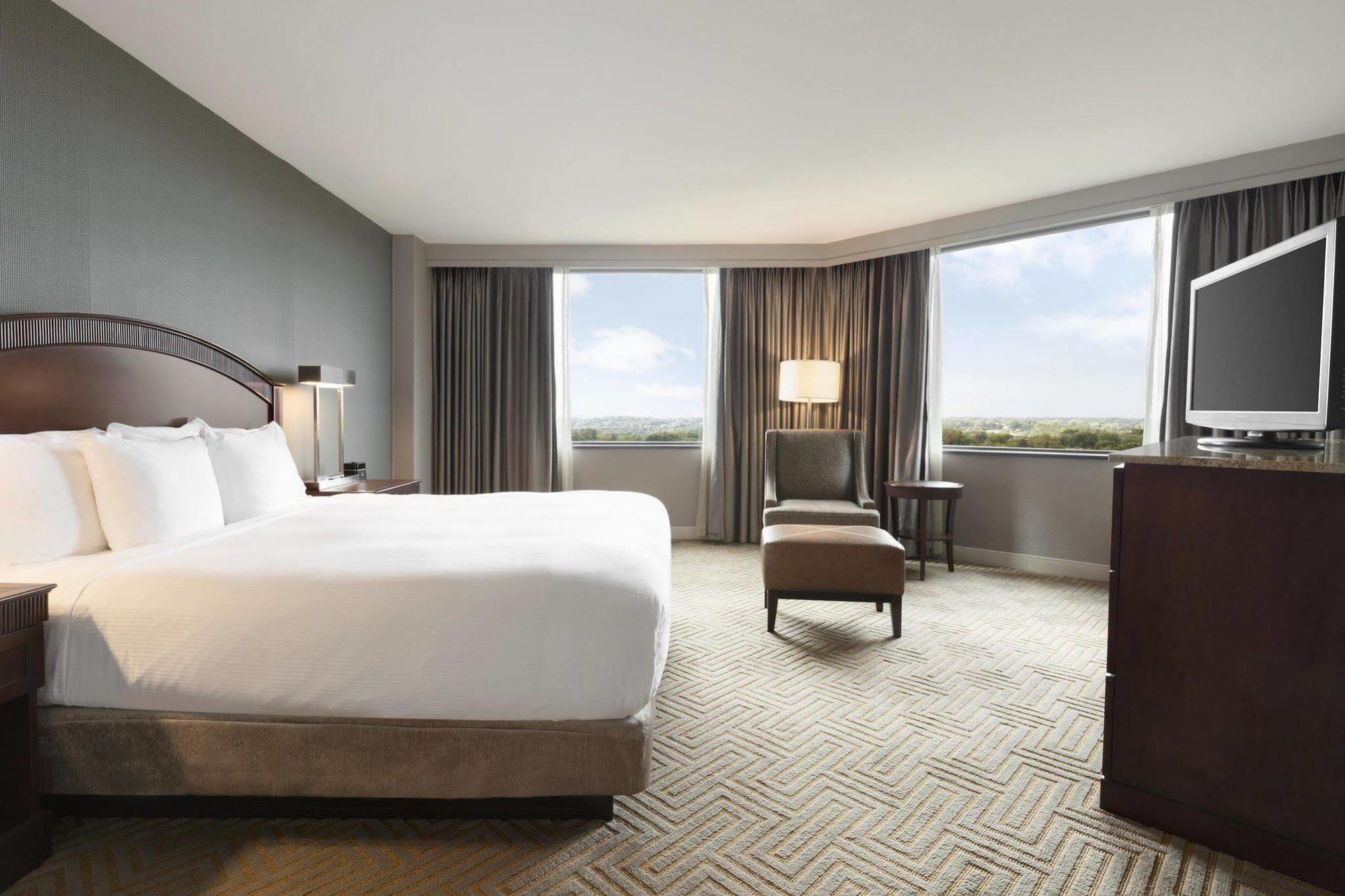 Hilton East Brunswick